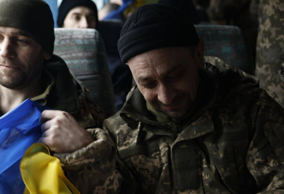Обмін полоненими: Україна повернула додому 150 військових (фото) - фото 1