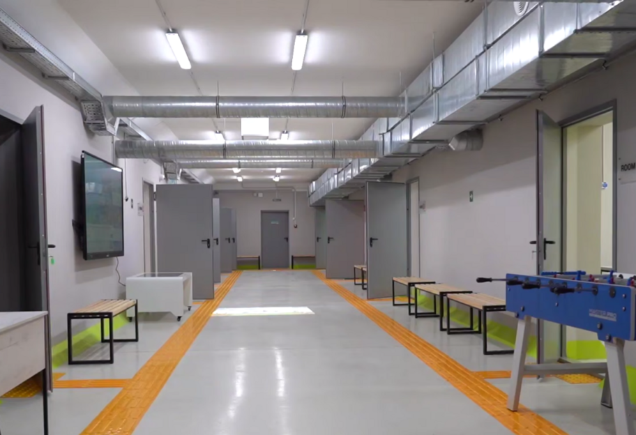 Первые школы в укрытиях заработали в Украине: Зеленский показал видео - фото 1