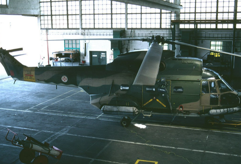 Помощь Украине: Португалия передала восемь вертолетов Puma в конце 2024 года - фото 1