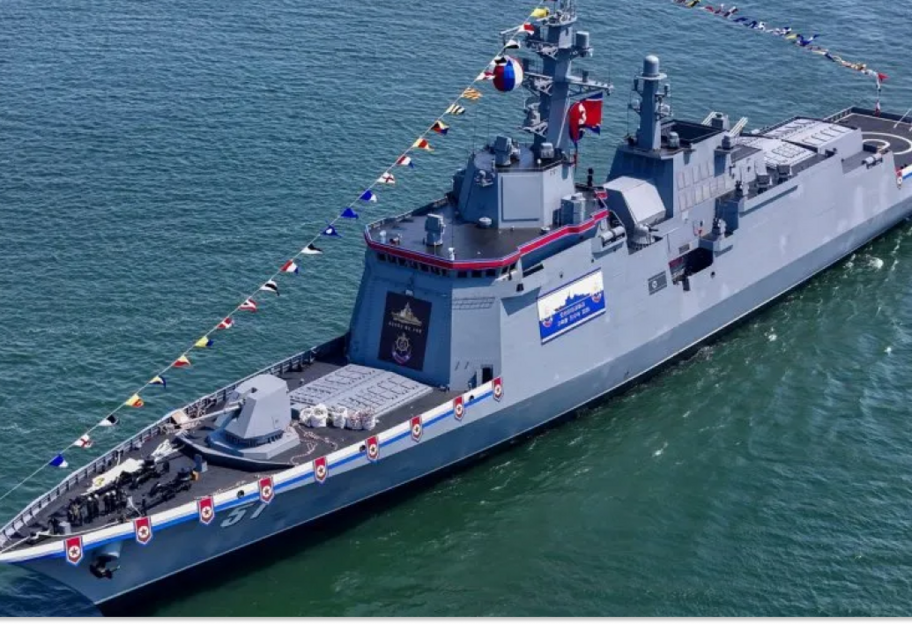 КНДР провела боевые испытания ракет с нового военного корабля - фото 1