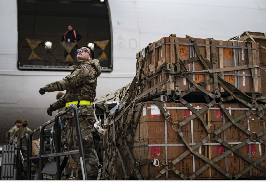 Трамп вперше погодився продати зброю Україні на $50 млн — ЗМІ - фото 1