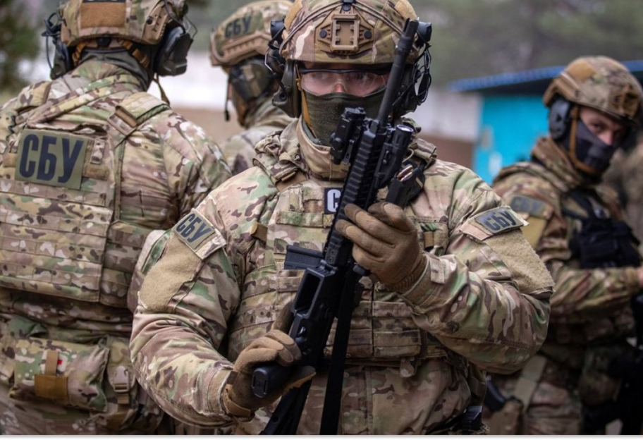 СБУ заочно повідомила про підозру двом росіянам, які віддали наказ відрізати голову полоненому воїну ЗСУ - фото 1