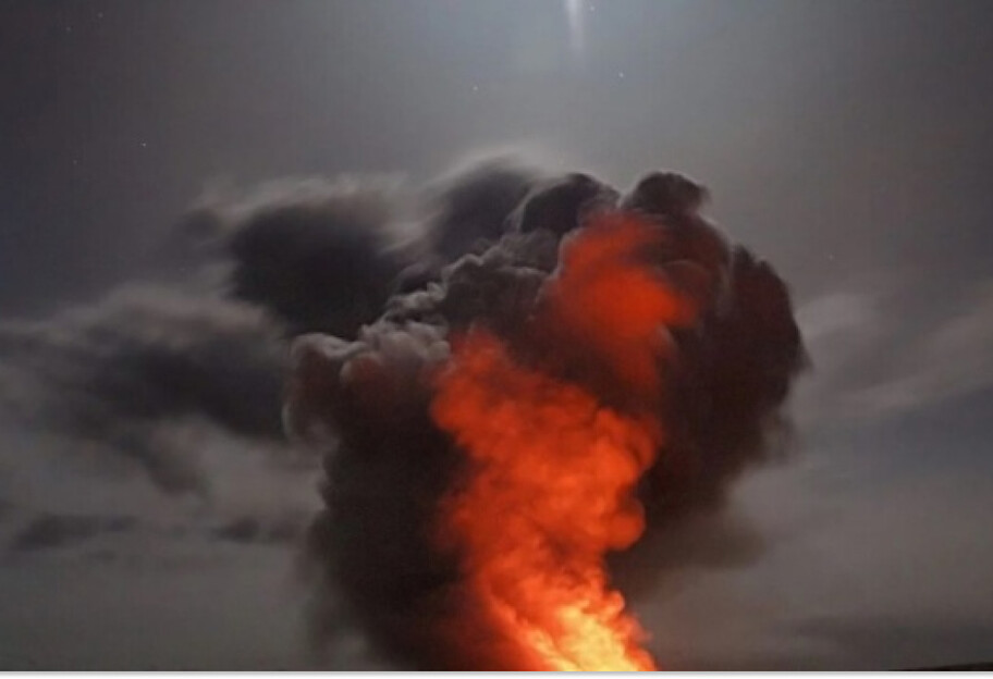 Атака по росії: невідомі безпілотники уразили російські оборонні підприємства та аеродроми - фото 1