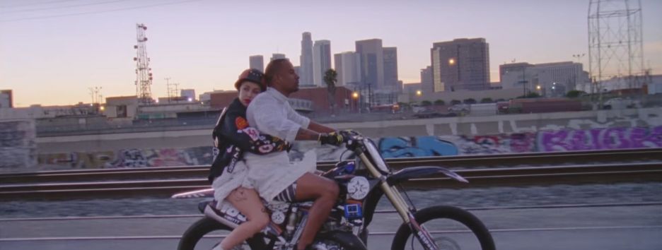 Sia и Брук Кэнди представили видео к совместному треку о бурной юности