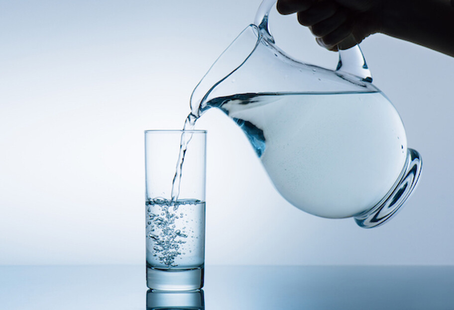 Яку воду краще пити щодня - поради експерта - фото 1
