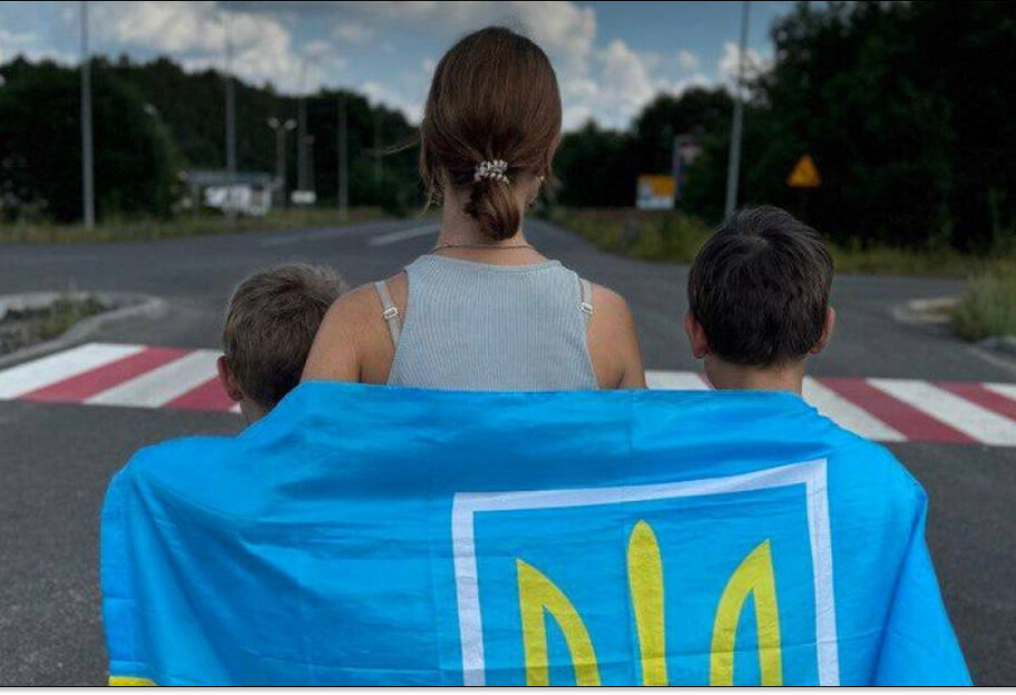 Повернення дітей: з окупації повернули маму з трьома дітьми - фото 1