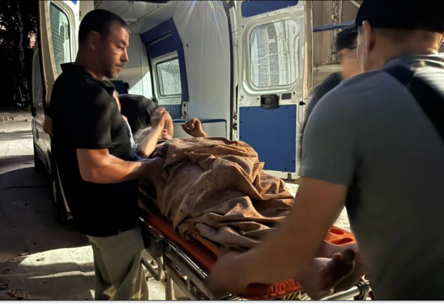 росія завдала ракетного удару по Кам'янському: двоє загиблих, серед постраждалих — вагітна - фото 1