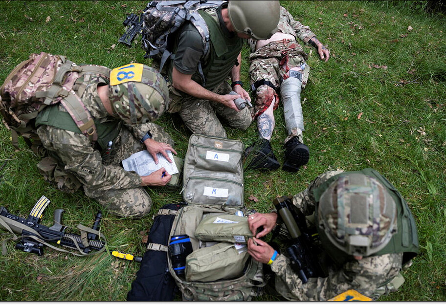 Зеленський підписав закон про відновлення військової підготовки для студентів-медиків та фармацевтів - фото 1