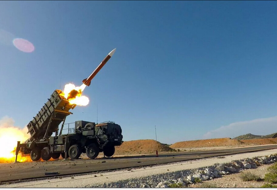 Українська ППО знищила 291 ракету та дрон — ПС ЗСУ - фото 1