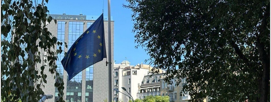 Прапори ЄС приспущені на знак жалоби за жертвами чергової атаки рф — Кая Каллас