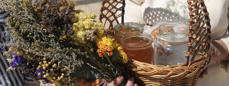 Маковея 2025: что несут в церковь, какие цветы класть в маковейчик и почему это важно