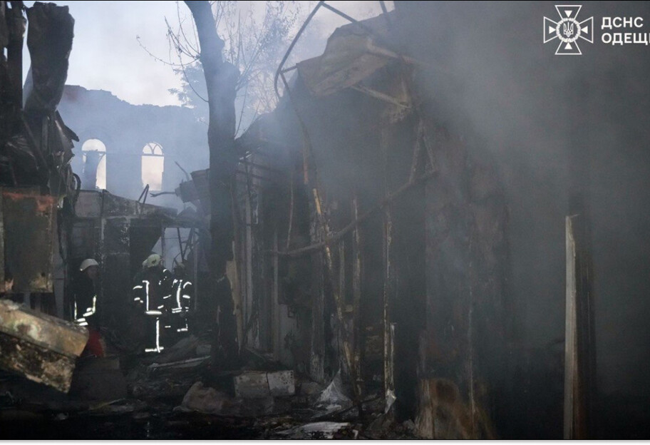 Безпілотники атакували вночі Одесу: пошкоджено радіоринок - фото 1