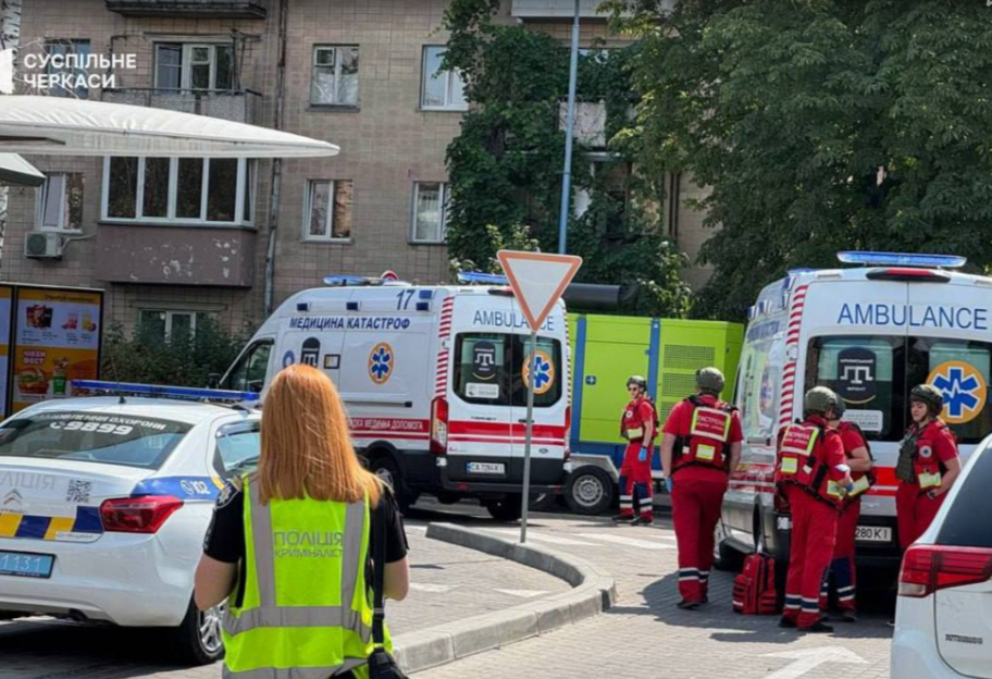 У центрі Черкас сталася стрілянина: поліція евакуювала людей з закладу харчування - фото 1