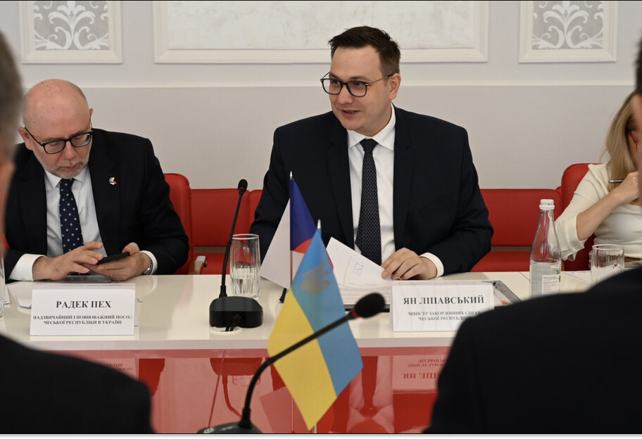 До України вирушив глава МЗС Чехії Ян Ліпавський: деталі його візиту - фото 1