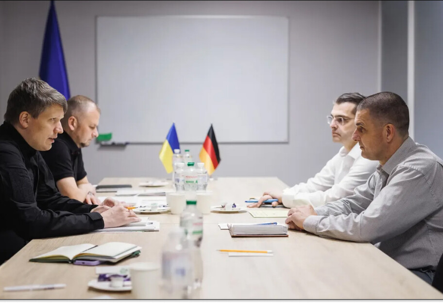 Україна та Німеччина обговорили постачання Patriot і виконання оборонних контрактів - фото 1