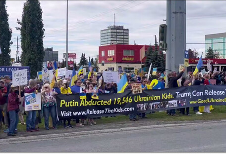 Аляска поддерживает Украину: в Анкоридже перед встречей Трампа и Путина проходит митинг