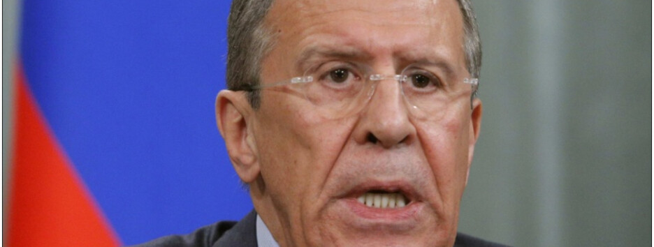 Глава МЗС рф Лавров прибув на Аляску у светрі з написом 