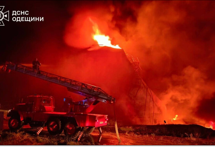 Одеська область знову під прицілом ворожих БпЛА: зафіксовано масштабні пожежі - фото 1