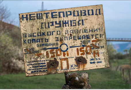 Постачання нафти трубопроводом 