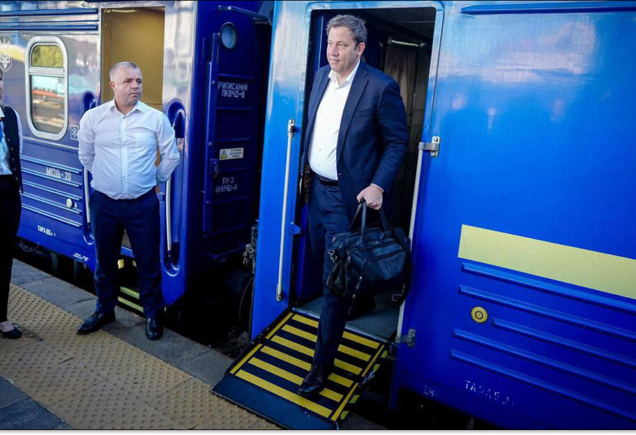 До Києва 25 серпня прибув міністр фінансів Німеччини Крістіан Клінґбайль - фото 1