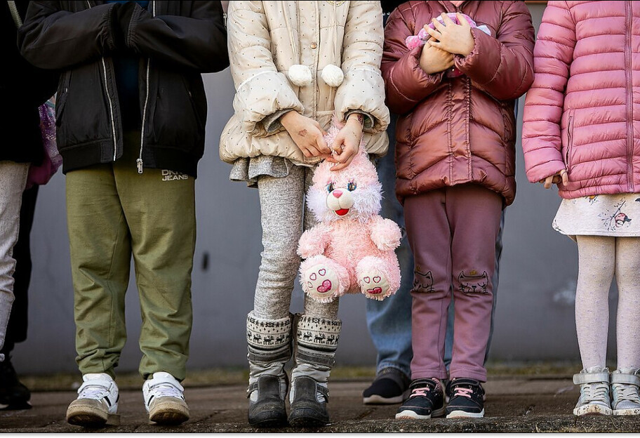 ГУР оприлюднило дані про осіб, причетних до мілітаризації українських дітей на ТОТ - фото 1