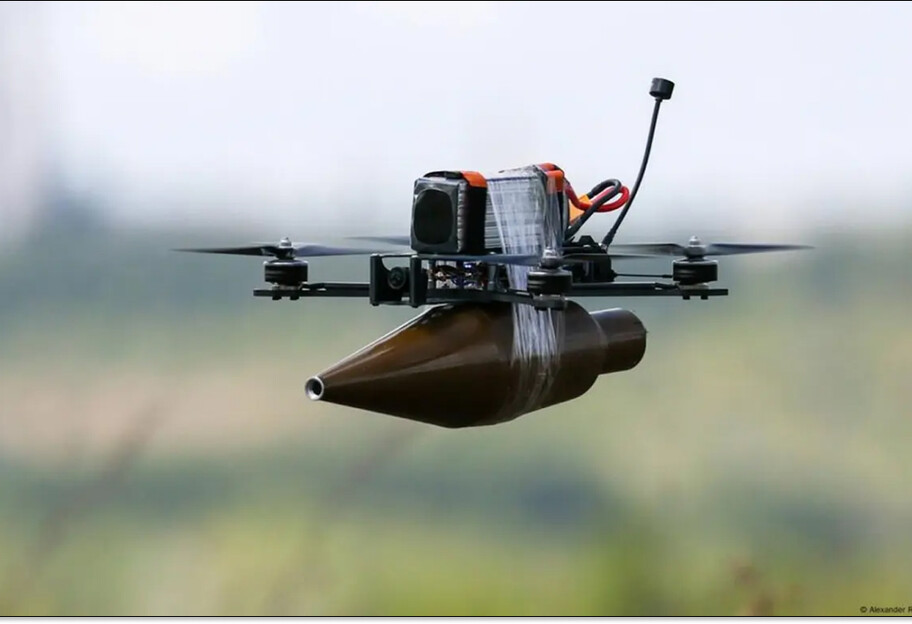 Российский дрон в Херсонской области атаковал гражданское авто - двое пострадавших - фото 1