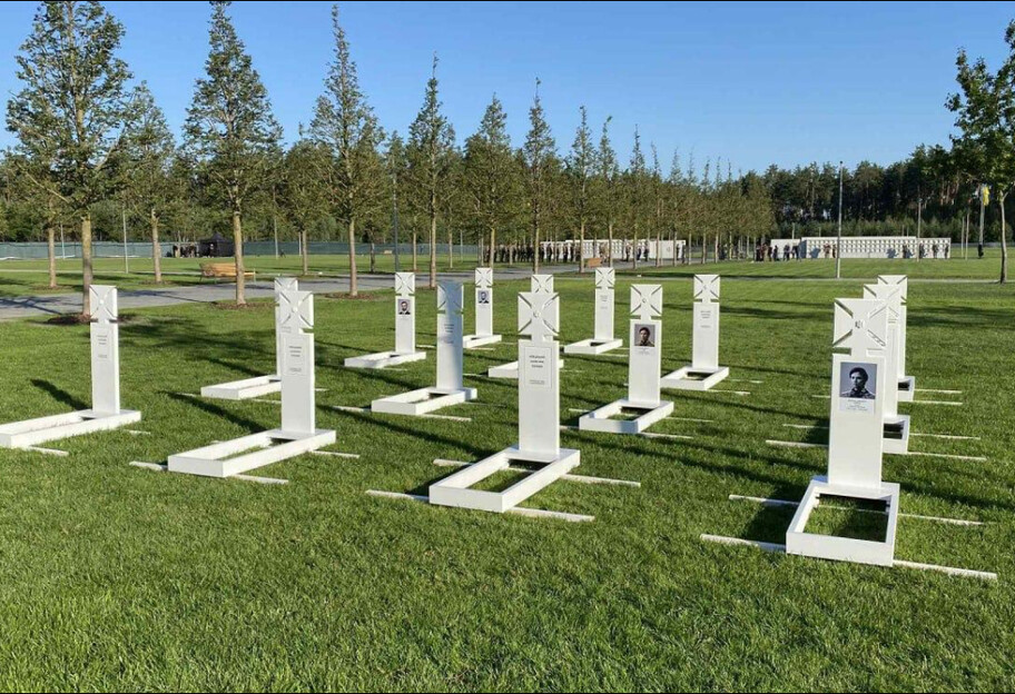 На Національному військовому меморіальному кладовищі відбулися перші поховання - фото 1