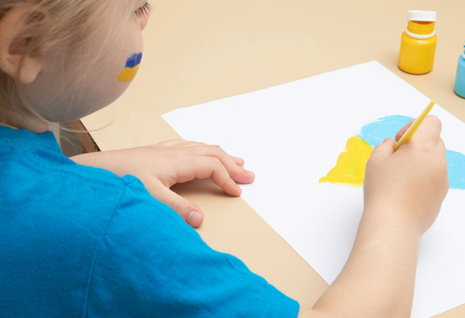 Група українських дітей, у тому числі дитина з інвалідністю, повернулася з окупації - фото 1