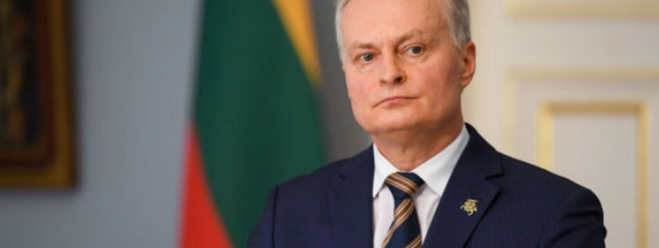 Літак президента Литви не зміг одразу приземлитися у Вільнюсі через дрон: деталі 