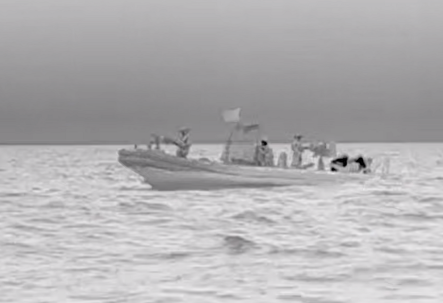 ГУР рассказала детали об уничтожении в Черном море вражеского катера, РЛС и окупантов (видео) - фото 1