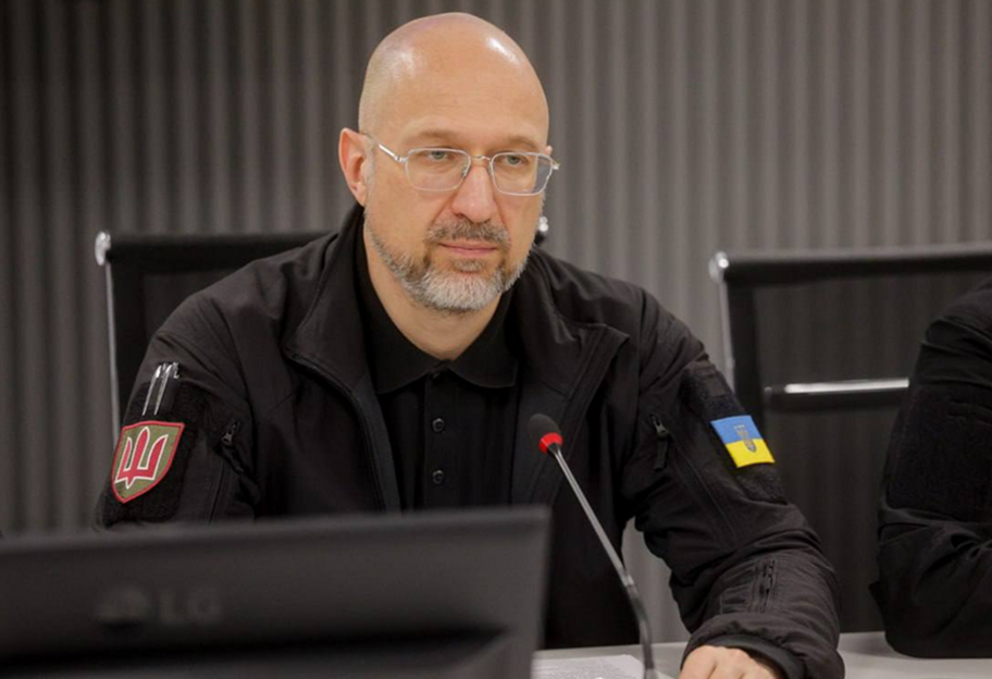 Шмигаль та команда Міноборони прибули до Лондана на засідання 