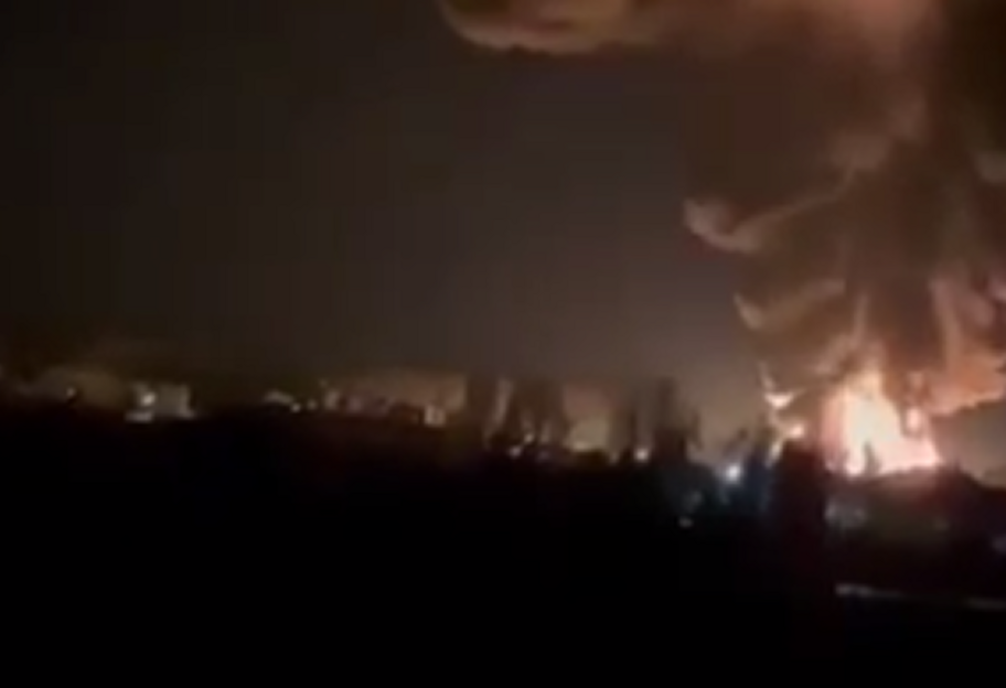 Вибухи у Смоленську: дрони уразили нафтобазу 