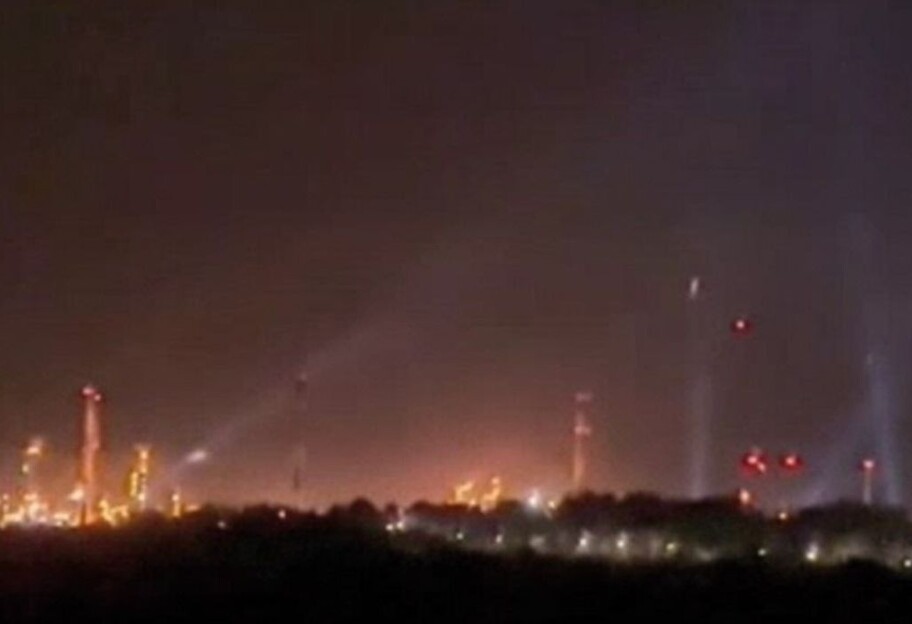 В Генштабі повідомили про ураження Саратовського НПЗ: які наслідки - фото 1