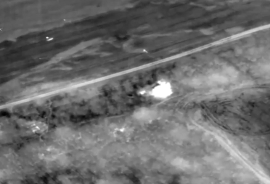 Прикордонники на Запорізькому напрямку знищили ворожу ЗУ-23 та склад ворога за допомогою дронів - відео - фото 1