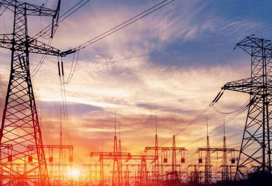 Возобновительные работы на энергообъектах после вражеских обстрелов продолжаются - Минэнерго - фото 1