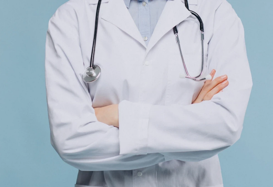 ЦПД: росіяни на Луганщині залучають вчорашніх школярів до роботи в лікарнях через брак медперсоналу - фото 1