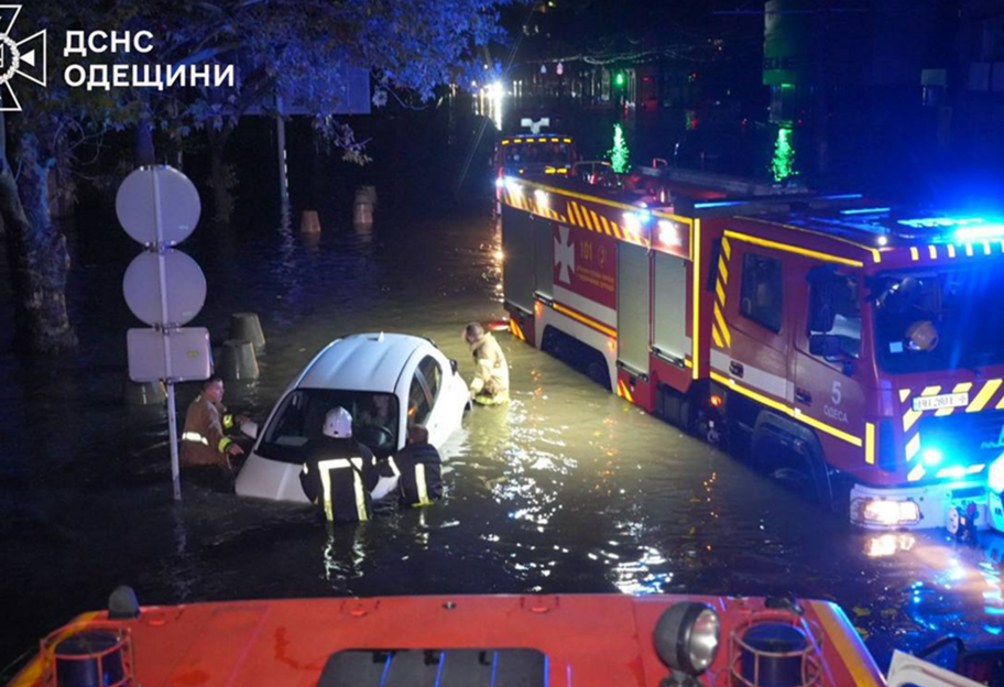 Повінь в Одесі — негода забрала життя дев'ятьох осіб, триває ліквідація наслідків - фото 1