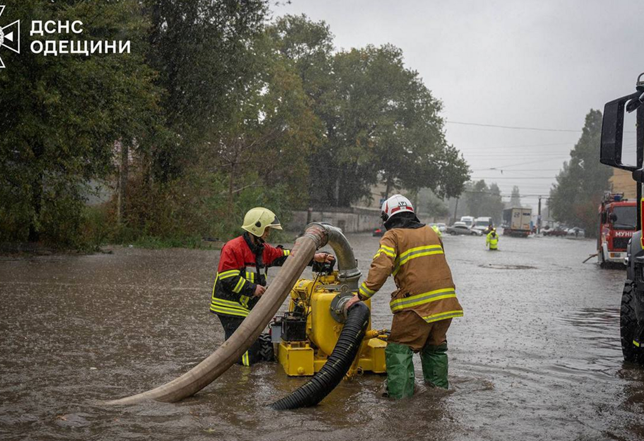 Наводнение в Одесской области: Зеленский среагировал на последствия непогоды - фото 1