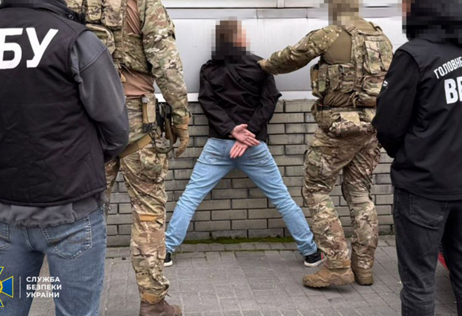 СБУ заримал агента ФСБ, который приводил комбинированные атаки рф по военным заводам на западе Украины - фото 1