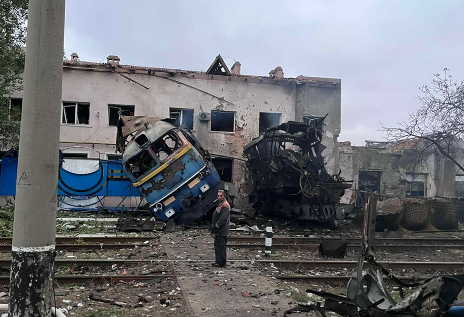 Масовані удари рф по Україні: виникли затримки поїздів на Півночі - фото 1