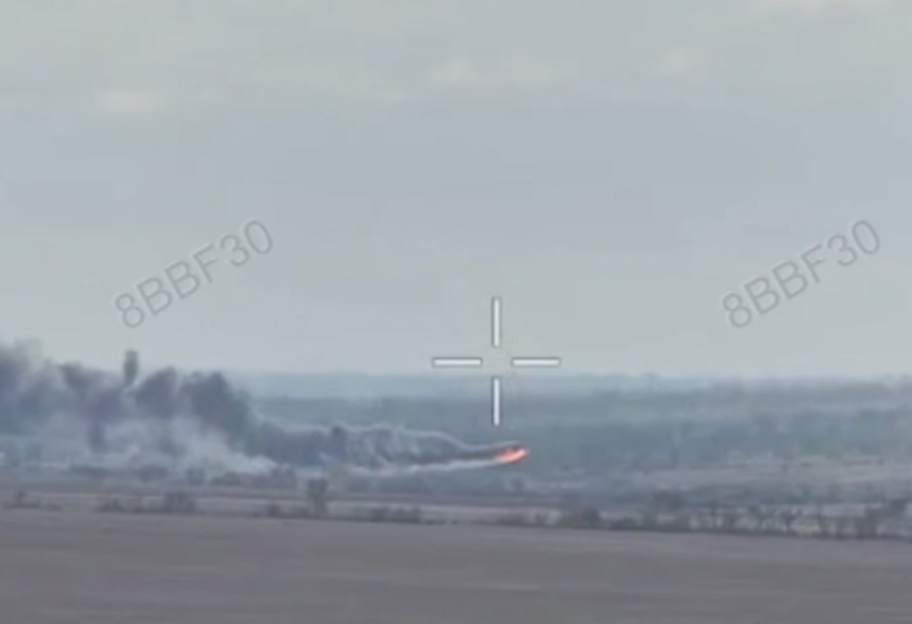 ВСУ с помощью FPV-дрона уничтожили российский вертолет Ми-28 (видео) - фото 1