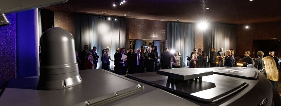 Команда Минобороны презентовала возможности украинского производства оружия иностранным партнерам (фото)