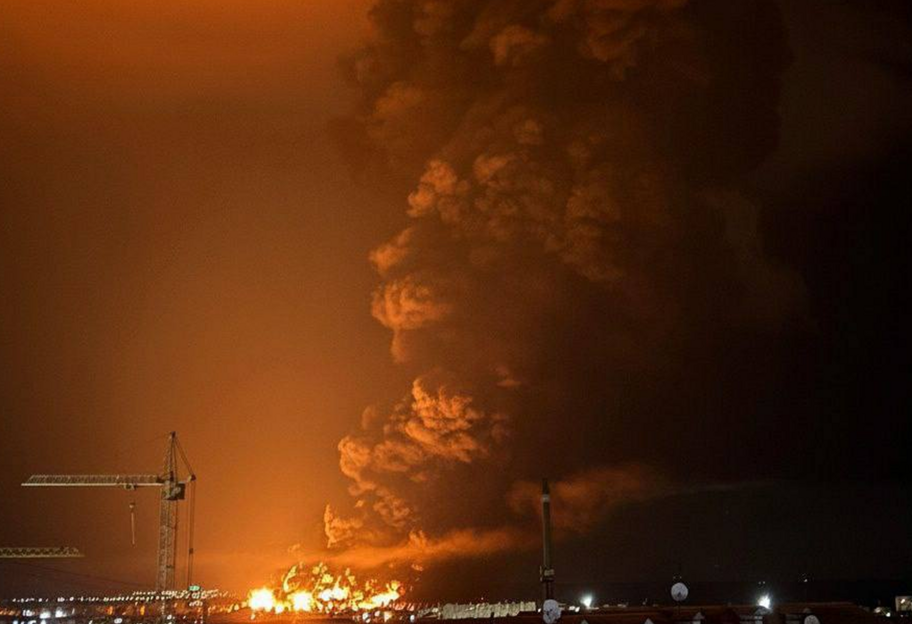 Безпілотники атакували Крим: під ударом вдруге опинилася нафтобаза в окупованій Феодосії - фото 1