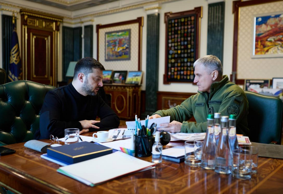 Зеленський заслухав доповідь керівника СЗР: Санкції світу дійсно послаблюють росію - фото 1