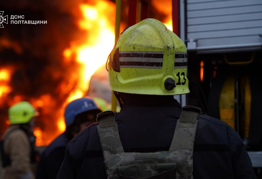 Зеленський: Вночі росія застосувала понад 300 ударних дронів та 37 ракет проти України - фото 1