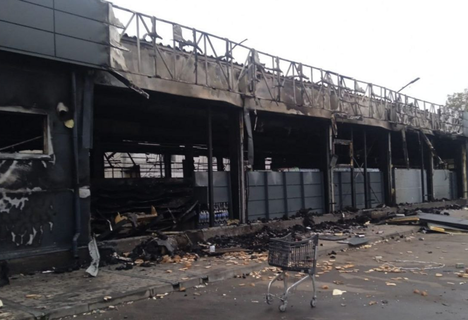 Росіяни атакували Дніпропетровщину: горіла п'ятиповерхівка та магазин - фото 1