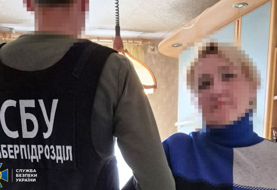 СБУ затримали працівницю банку, яка передавала ФСБ персональні дані військових клієнтів - фото 1