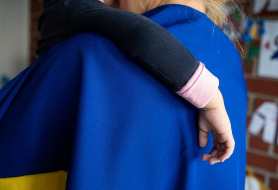 З окупації вдалося врятували молоду маму з немовлям у межах ініціативи Bring Kids Back UA - фото 1