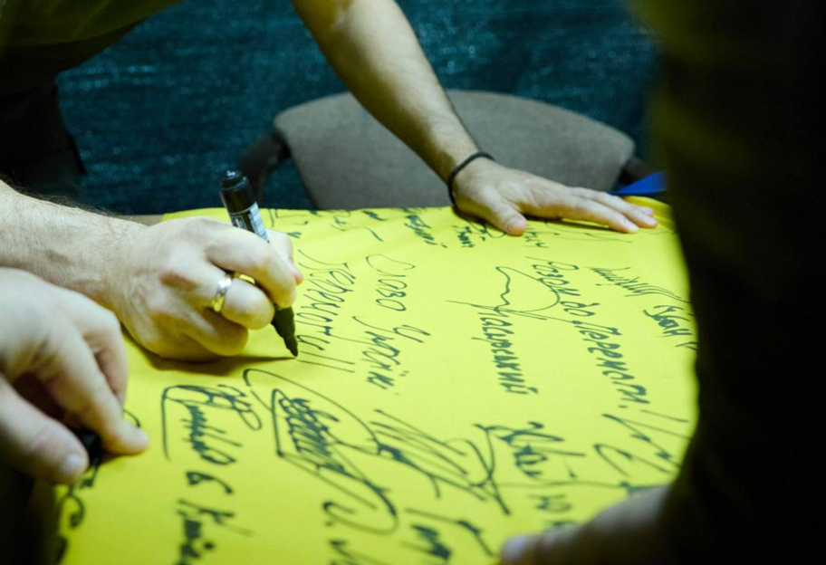 Зеленский поздравил украинцев с Днем письменности и языка - фото 1