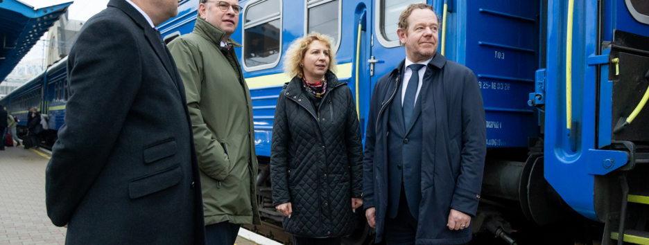 До Києва прибув глава МЗС Нідерландів Девід ван Віл